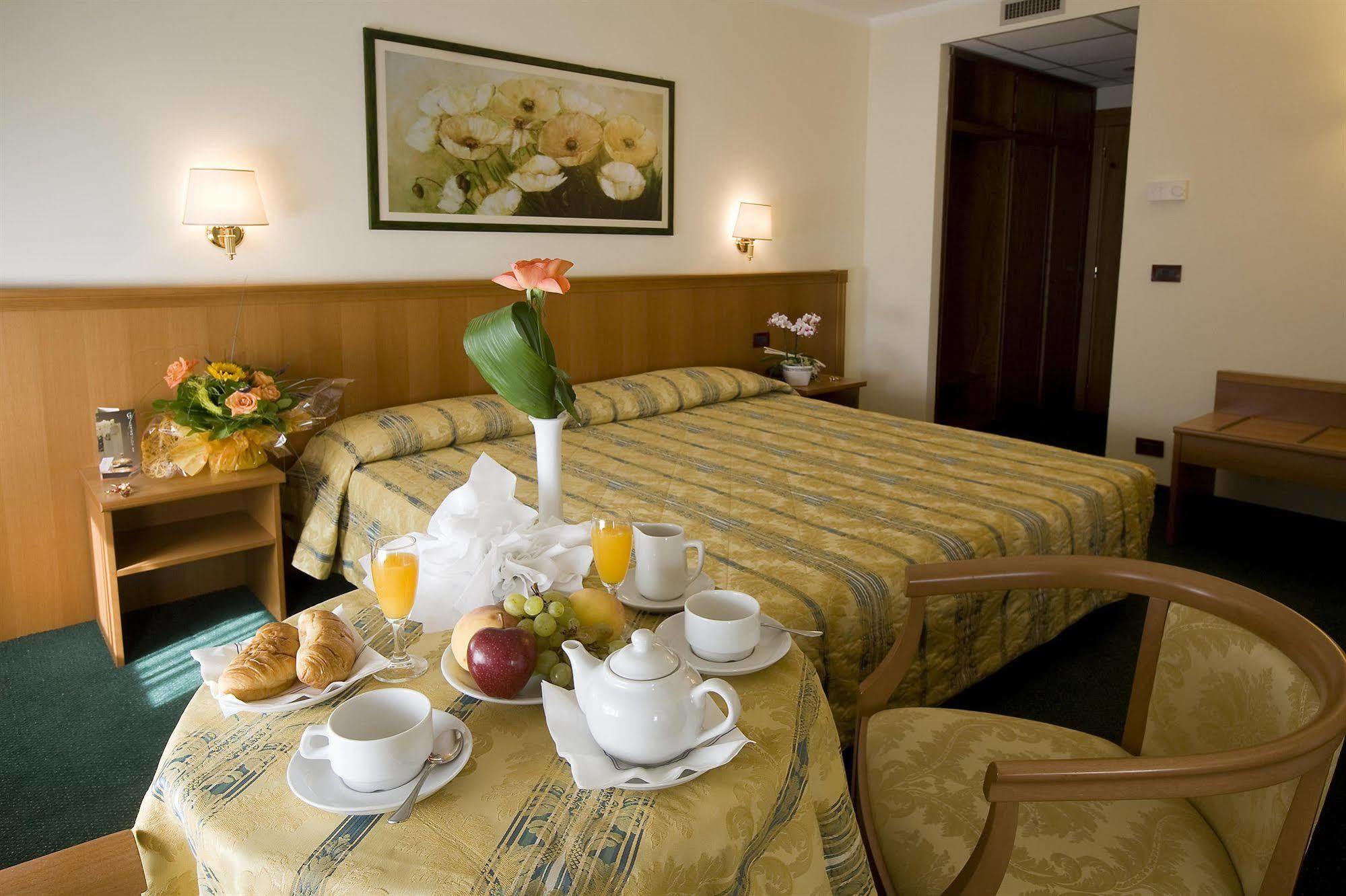 Hotel Galant Venaria Reale Luaran gambar