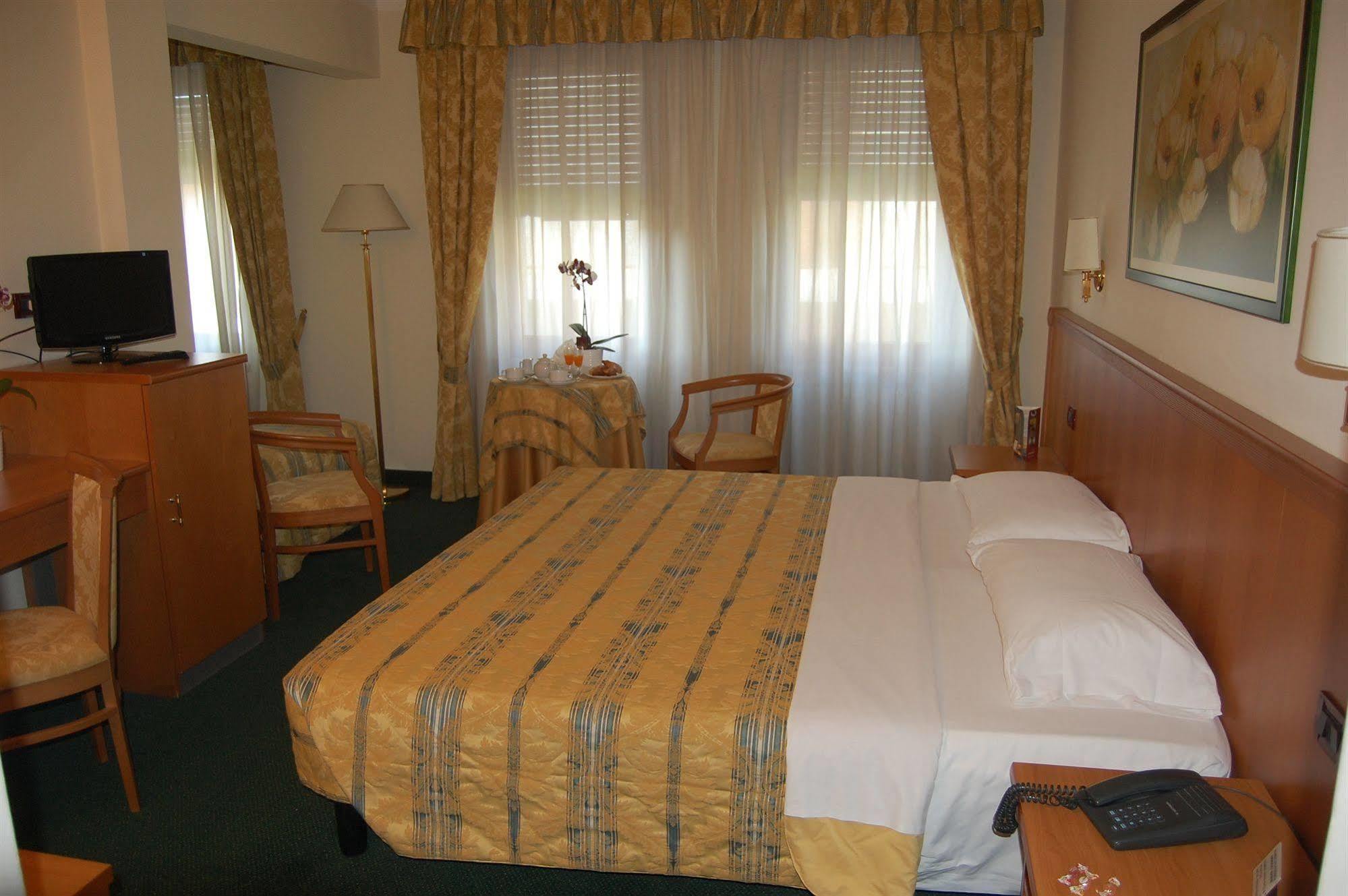 Hotel Galant Venaria Reale Luaran gambar
