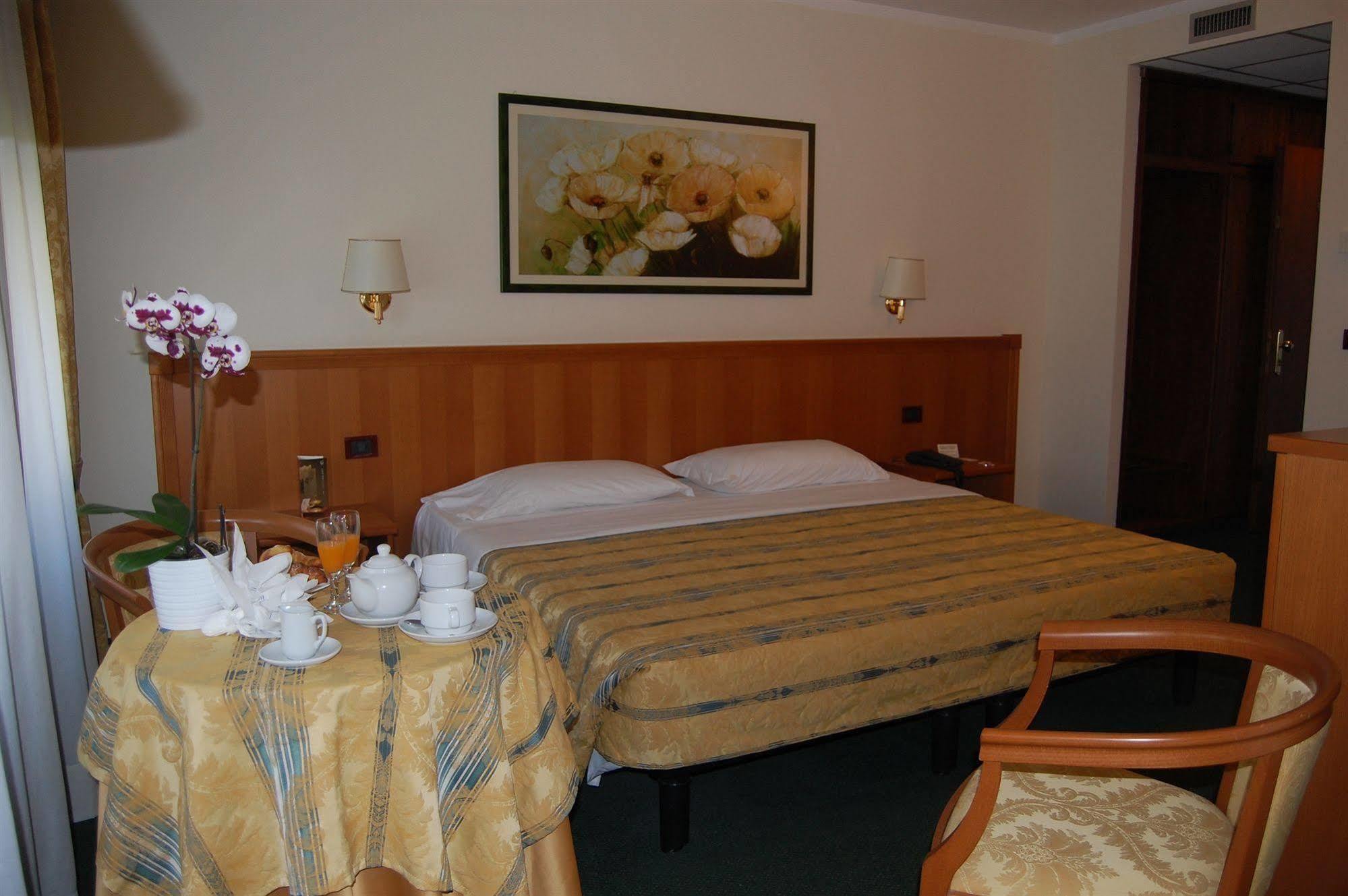 Hotel Galant Venaria Reale Luaran gambar